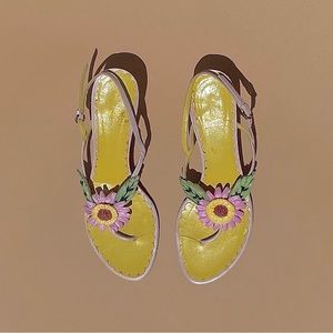 SOLD Vintage Moschino lavender/yellow flower Appliqué thong slingback kitten